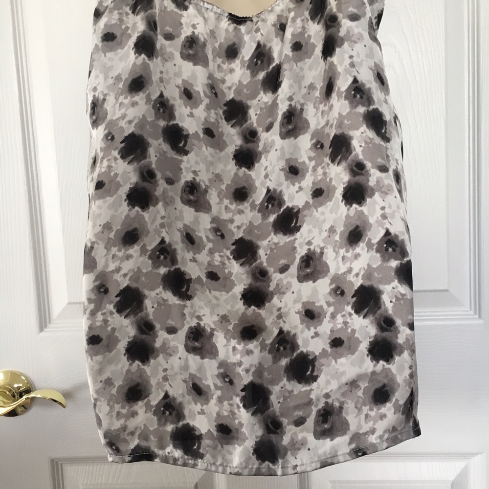 BLACK WHITE PRINT SEXY RUFFLE TOP - Picture 4 of 7